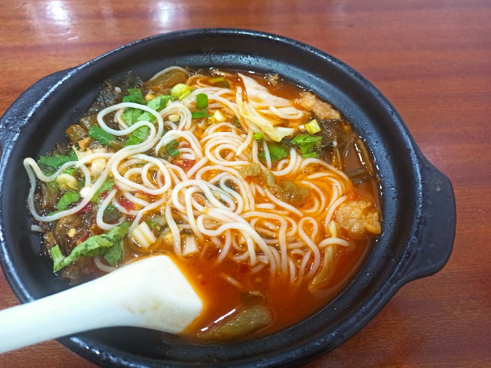 砂锅米线一年能赚多少钱?学好技术、选好位置,小本生意一样能干出大格局!