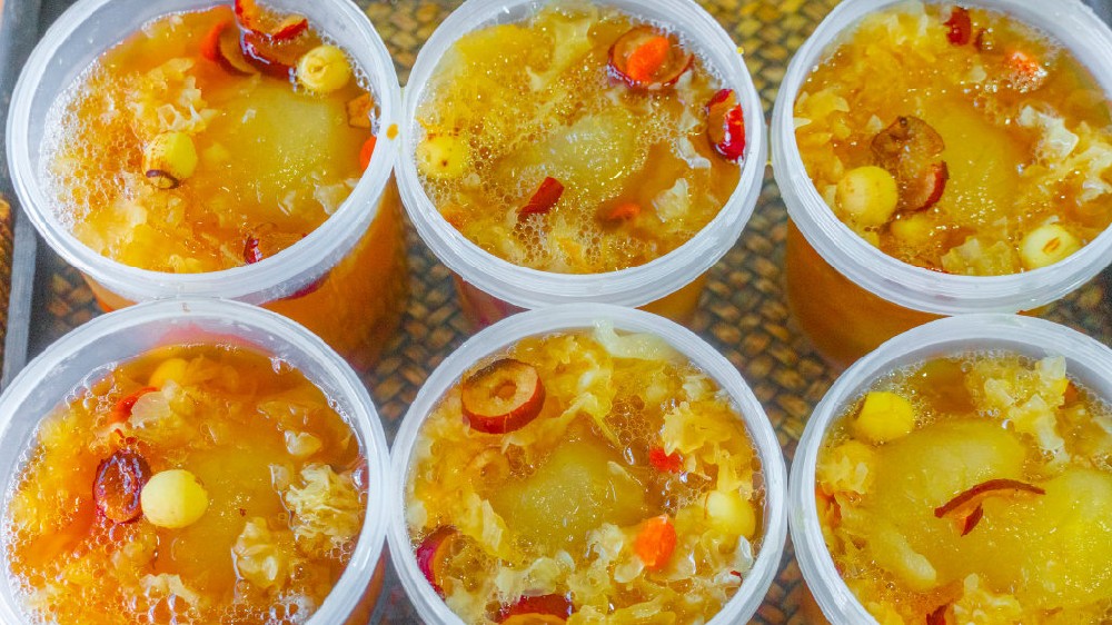 摆摊卖糖水赚钱吗?冰糖雪梨做法简单,操作轻松人人能学!