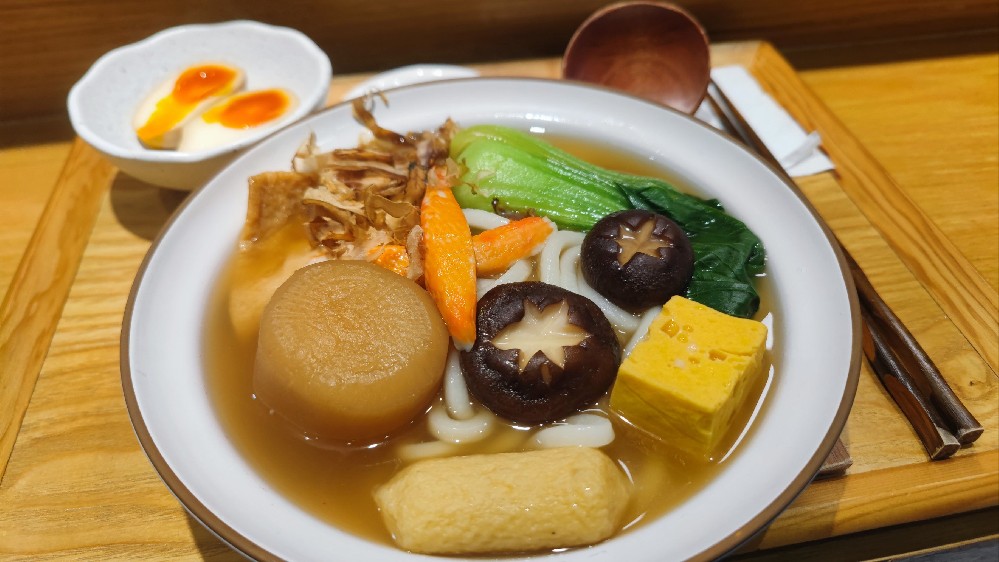 关东煮摆摊做法教程?做法简单利润稳,夜市创业这样干更靠谱!