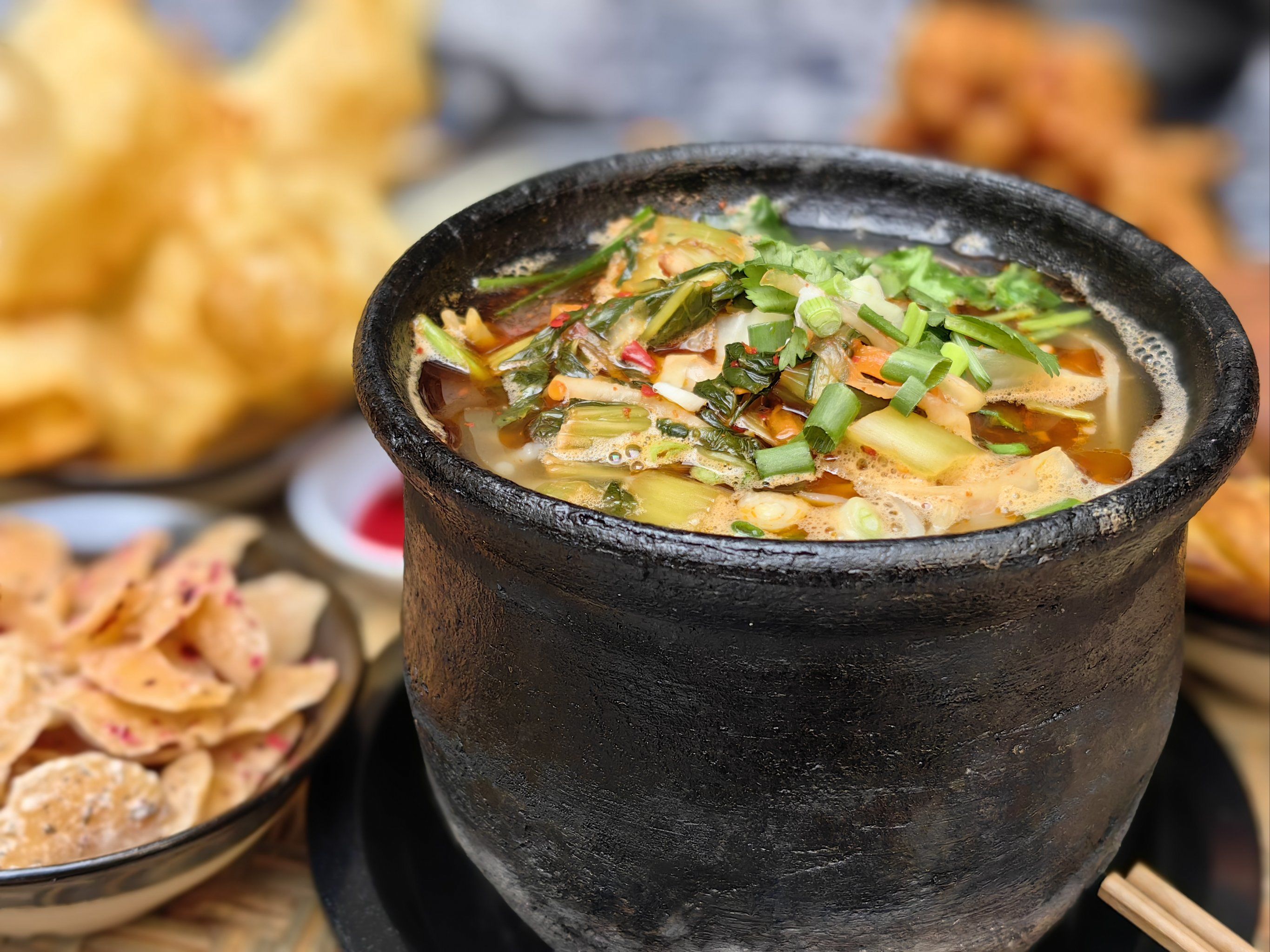 米线店利润大概在多少？操作不难味道正，罐罐米线摆摊开店都能赚！