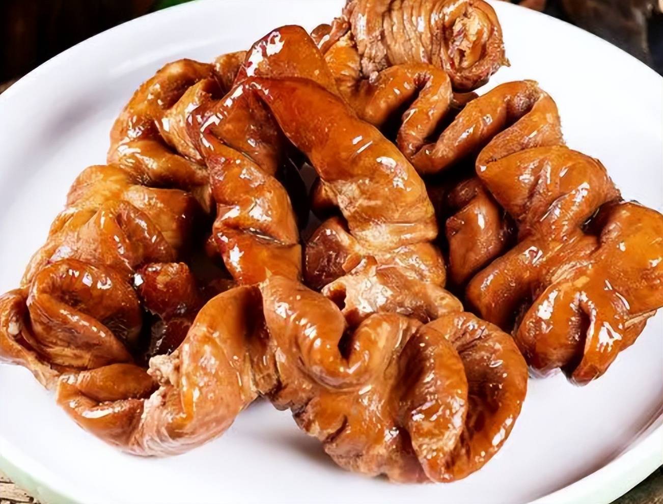 卤肥肠到底怎么去腥?藤椒风味卤制方式与气味控制技巧