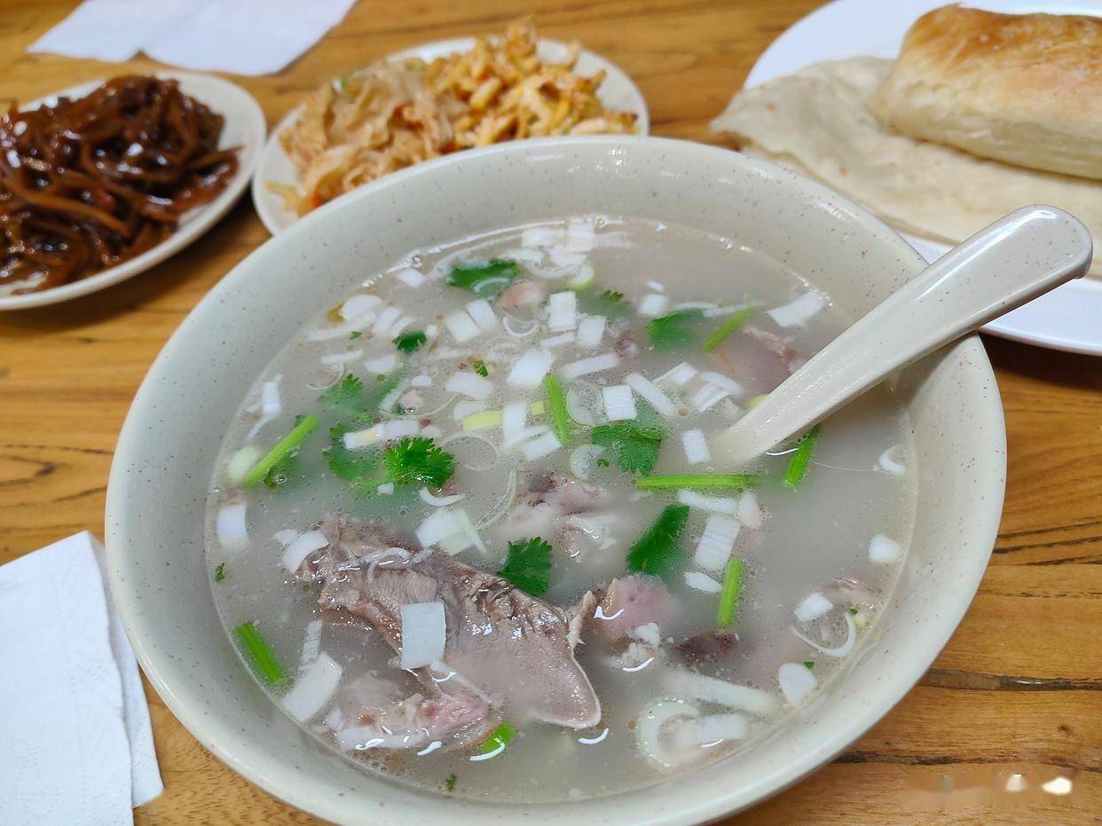 哪里有正宗的羊肉汤培训更靠谱？掌握关键细节的方法，让新手少踩坑！