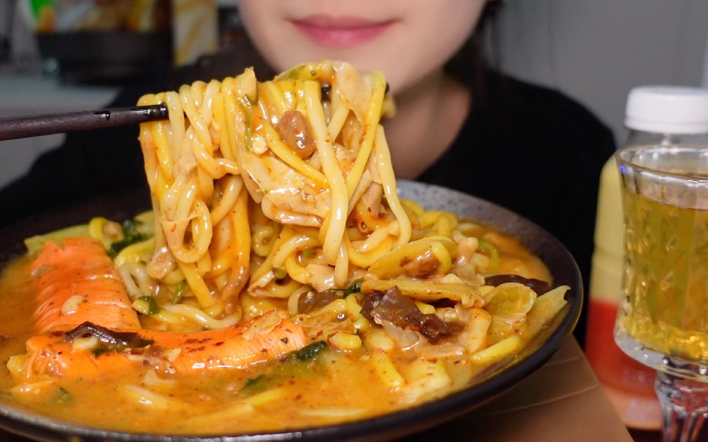 麻辣烫哪里学好？核心做法详拆+创业难点分析，让你快速入门！