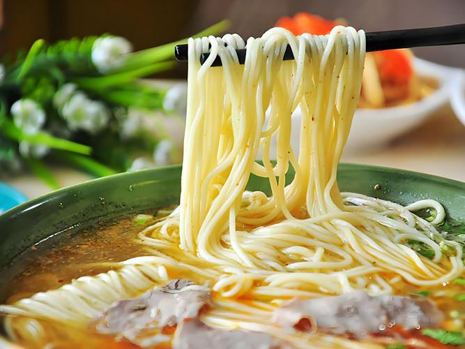 南阳有哪里教学拉面？学拉面哪家靠谱，厨仟艺帮你轻松上手！