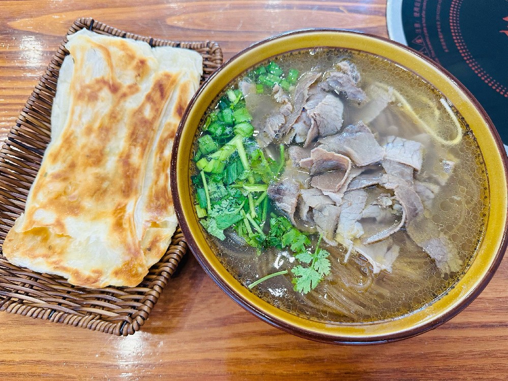 牛肉汤的正宗做法是什么？原料处理、熬汤顺序和常见误区一次讲透