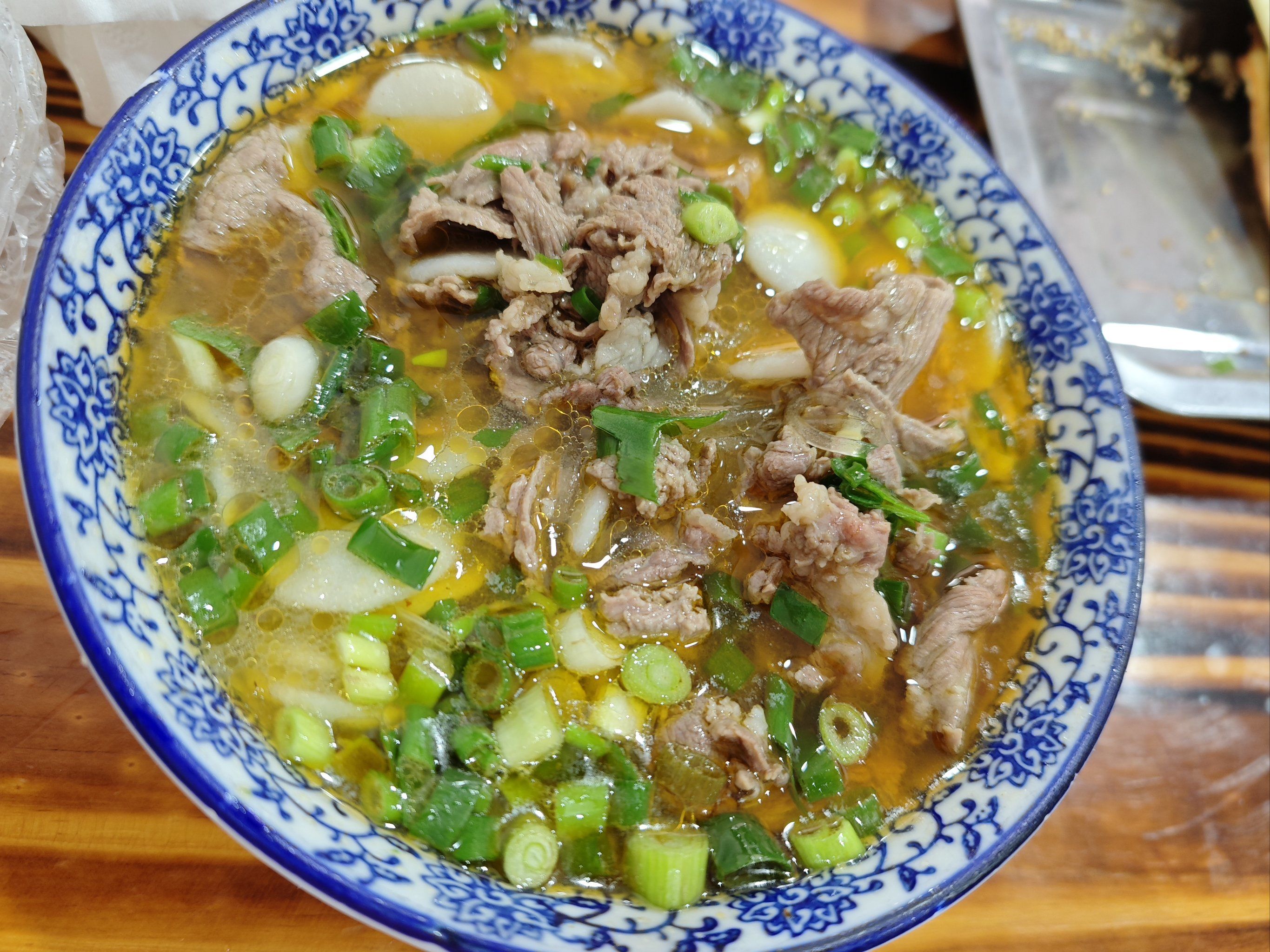 牛肉汤的正宗做法是什么？原料处理、熬汤顺序和常见误区一次讲透