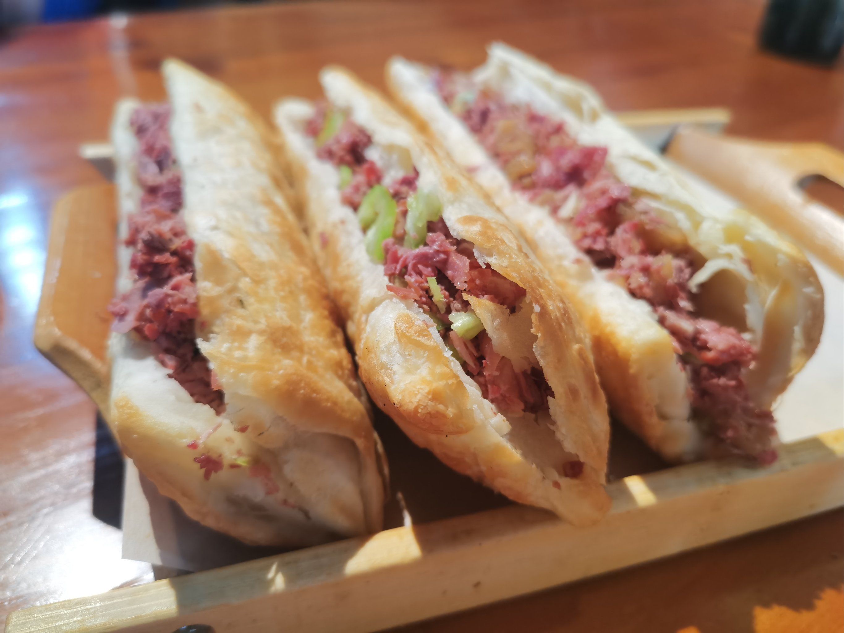 不想把“驴火”做成“烧饼夹肉”？关于“正宗河间驴肉火烧培训”，看这就够了