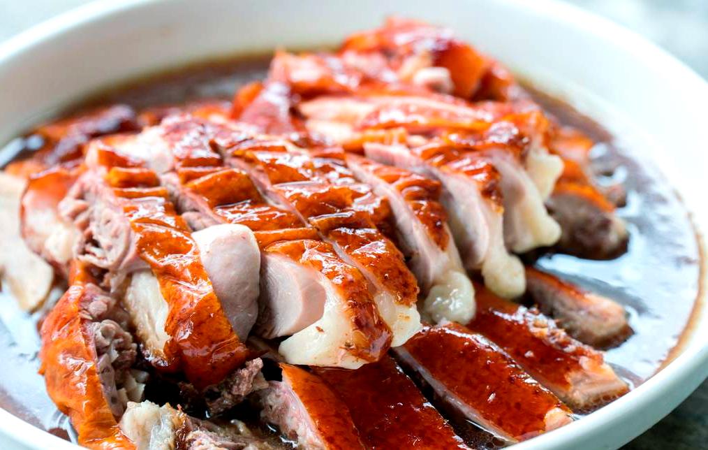 想做烤鸭生意?别只盯着那几张配方,皮脆肉嫩的秘密其实在炉子外