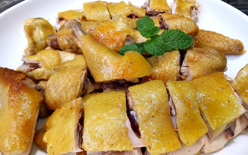 想寻摸一口正宗的盐焗鸡？听内行人聊聊，为什么好味道其实不在地名里