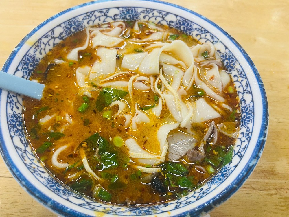 学刀削面技术哪里最好吃，新手别只看表面