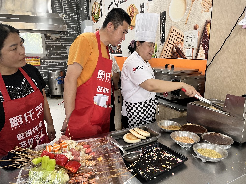 想学厨师去哪里学最好?选择山东厨仟艺,快速成就厨艺梦想