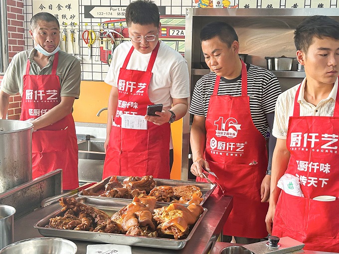 适合一个女人做的小吃,轻松开摊,创业无忧!