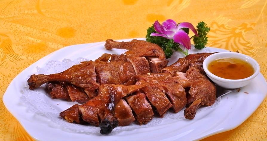 先卤后炸的四川香酥鸭做法解析，为什么这道小吃能成为夜市爆款