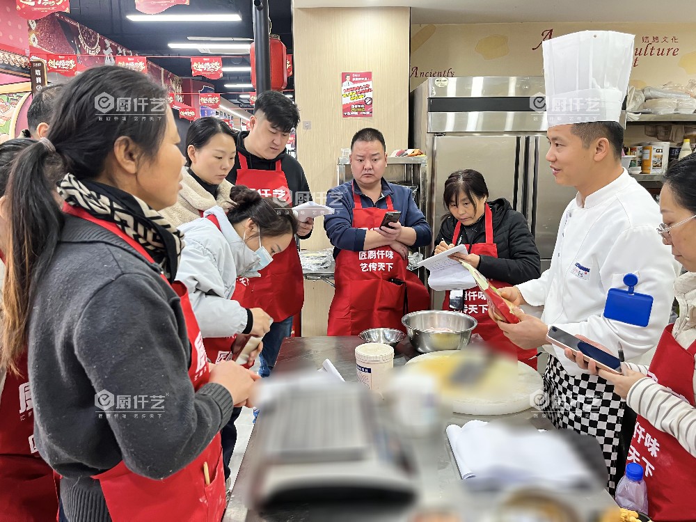 学做披萨在哪里能学到更靠谱?想开店或摆摊的人,先弄清这几个关键问题(图2) 学做披萨在哪里能学到更靠谱?想开店或摆摊的人,先弄清这几个关键问题(图2)