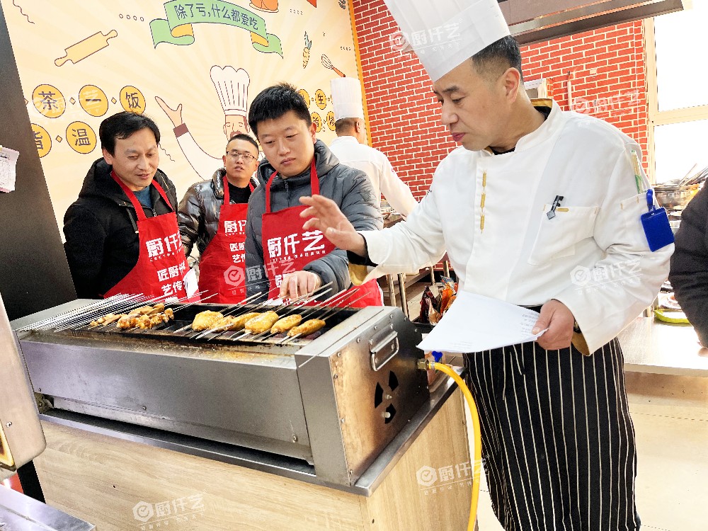 学烤烧在哪里学?掌握烤肉技术,选择山东厨仟艺,零基础也能学会