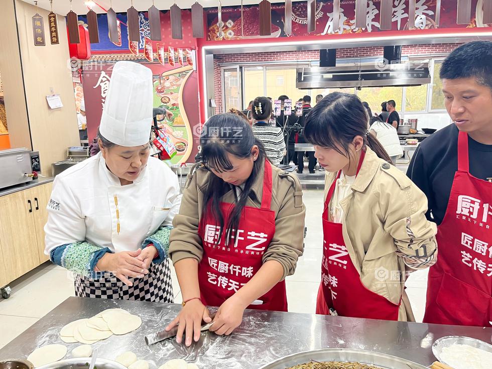 早餐包子铺加盟哪家好？想做早餐包子生意的人，先看清加盟和学技术的差别