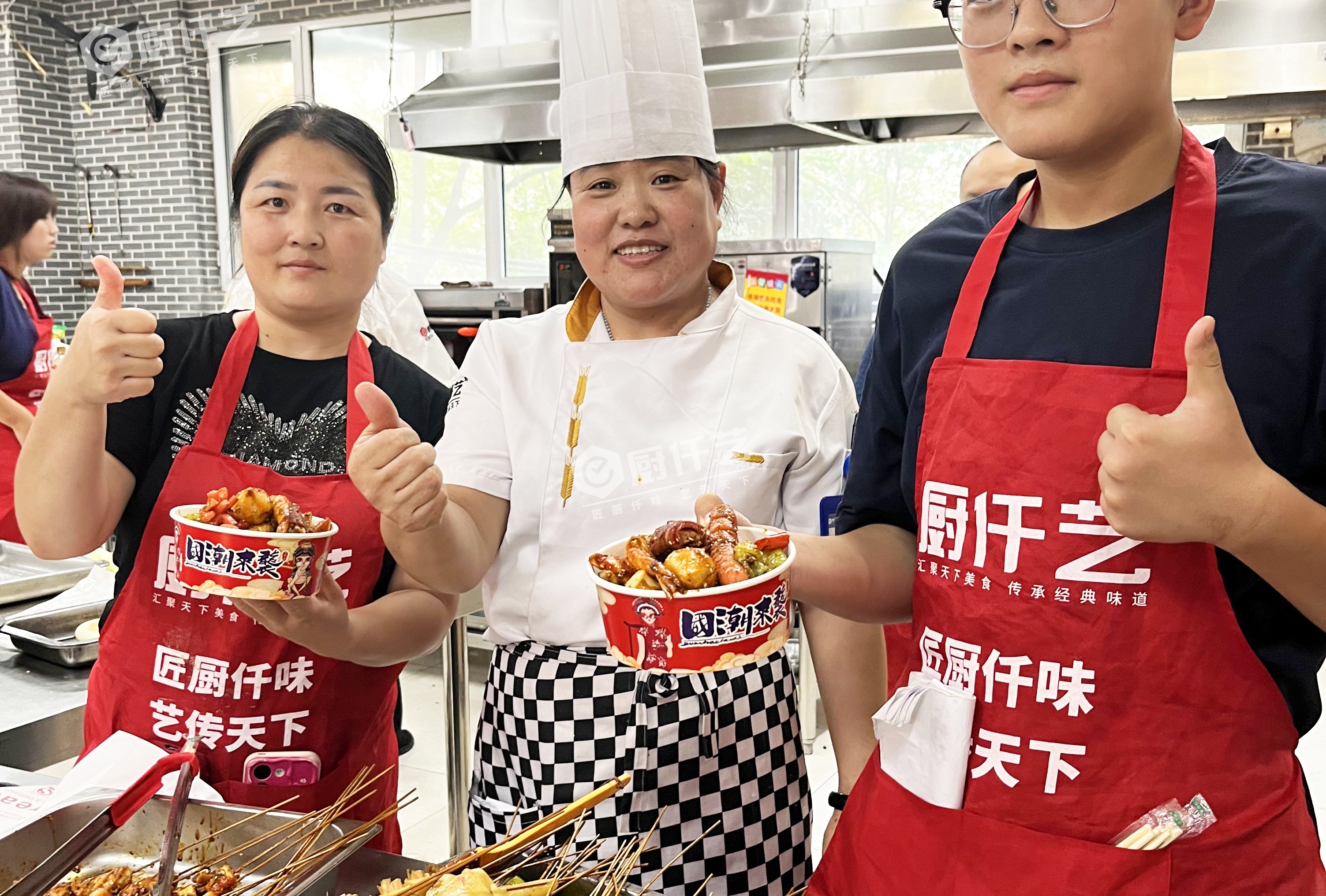 摆摊小吃排行榜前十名有哪些?想摆摊创业的人,这些项目更值得学小吃培训