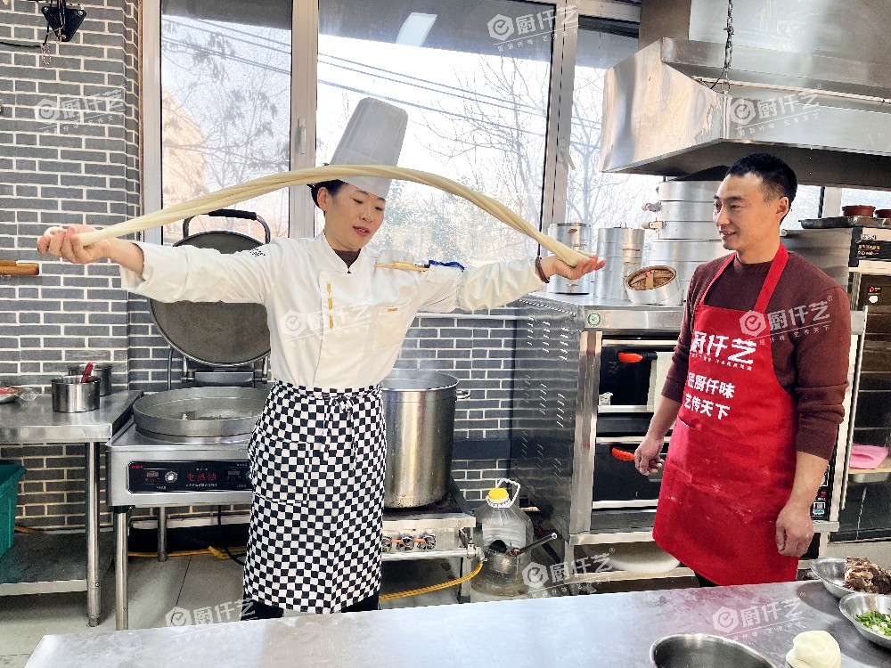 济南兰州拉面培训靠谱吗?和面拉条技术能学会吗?