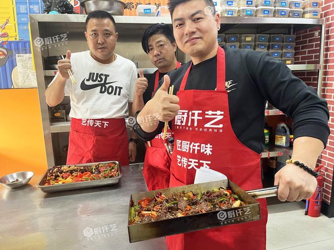 戳子肉的做法怎么做才正宗？想学的人，这几个细节比配方更关键