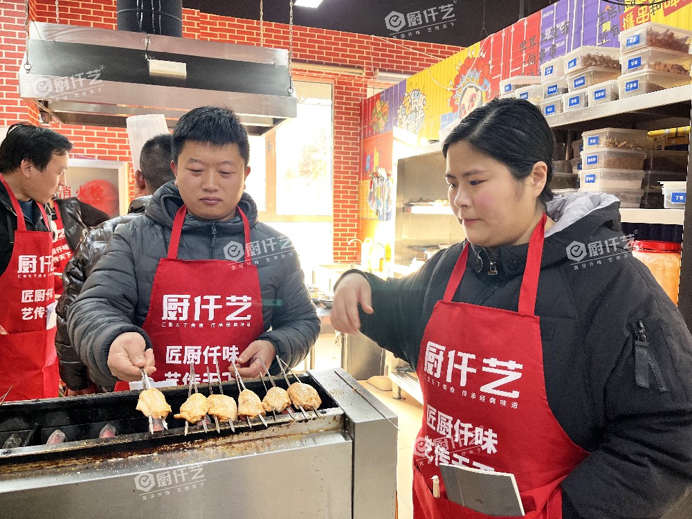 烧烤培训选线上还是线下？别再纠结选择难题，学会核心技术轻松开店更稳妥！