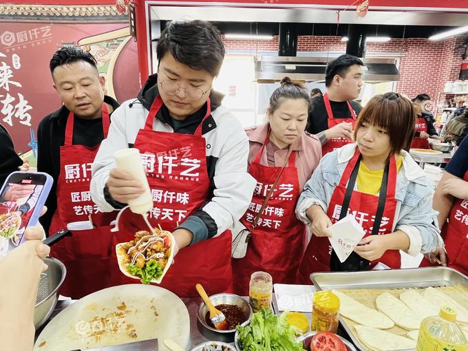 炸鸡馍怎么做才能既好吃又能卖得动?新手总是做不稳定,其实问题不在配方而在这几步