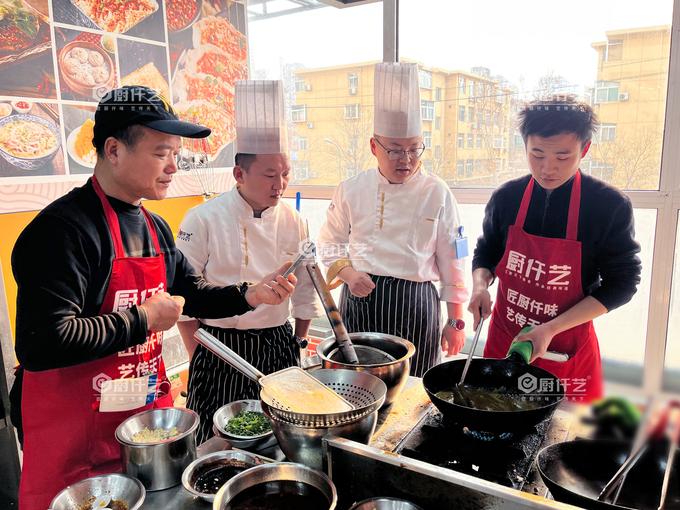 万州烤鱼培训费用多少钱？烤鱼培训价格为什么不一样？学费解析