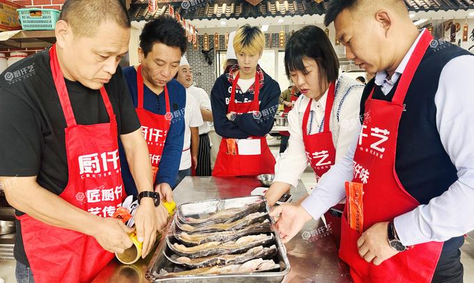 烟台哪里可以学烤鱼？烟台烤鱼培训机构怎么选？