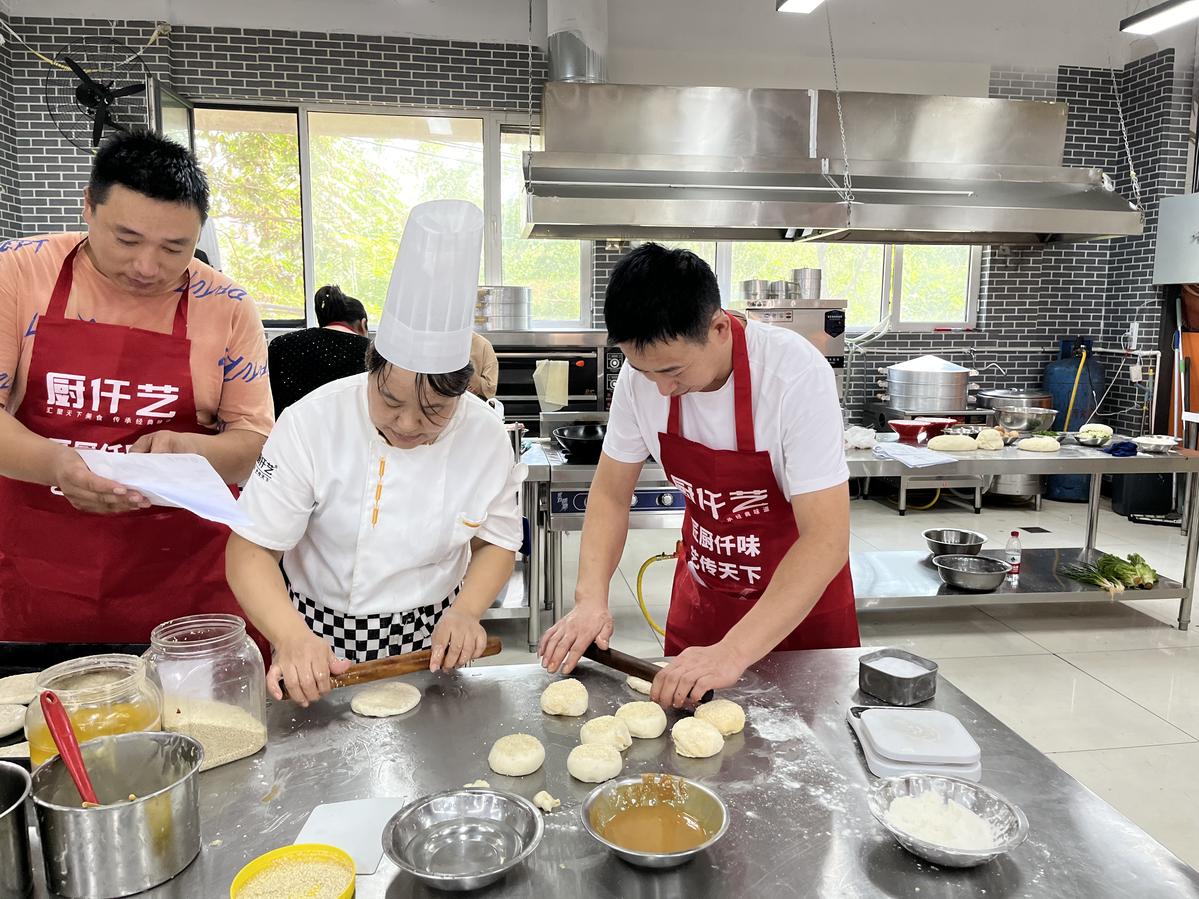 滨州学烧饼去哪学？零基础能学会做烧饼吗？