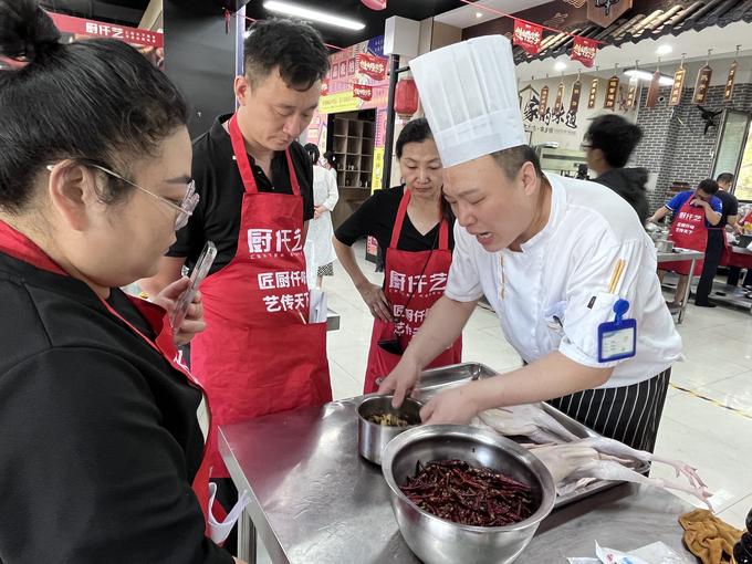 德州学椒麻鸡去哪学？零基础能学会做椒麻鸡吗？