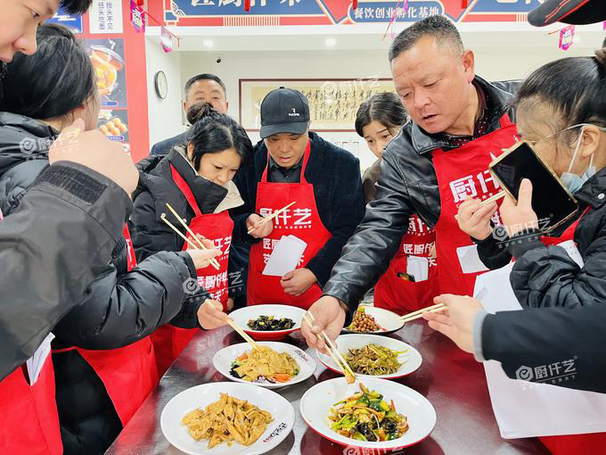 学凉菜去哪里靠谱？哪里可以学凉菜？这份实测指南帮你算清账、避好坑