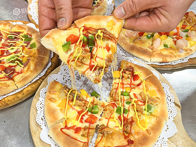 威海哪里可以学披萨？饼底酱料芝士烤制层层拆解