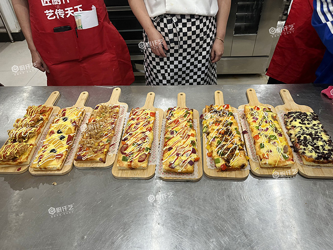 威海哪里可以学披萨？饼底酱料芝士烤制层层拆解