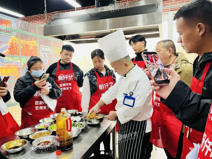 枣庄学凉菜去哪里好?摆摊和开店哪个更赚钱?