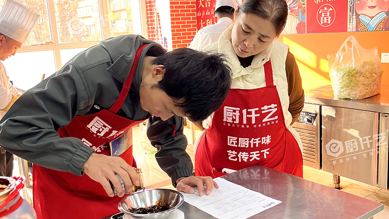 零基础学铁板鱿鱼难不难？几天能学会出摊？