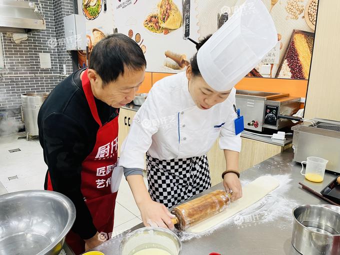 潍坊油条豆腐脑小吃培训哪家靠谱？强烈推荐厨仟艺！
