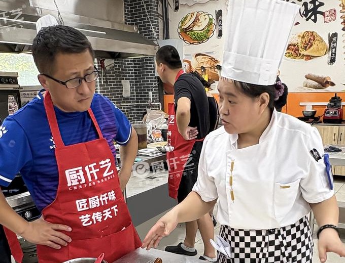 油饼怎么做才千层酥软？厨仟艺拆解四步手法，新手也能一次做对