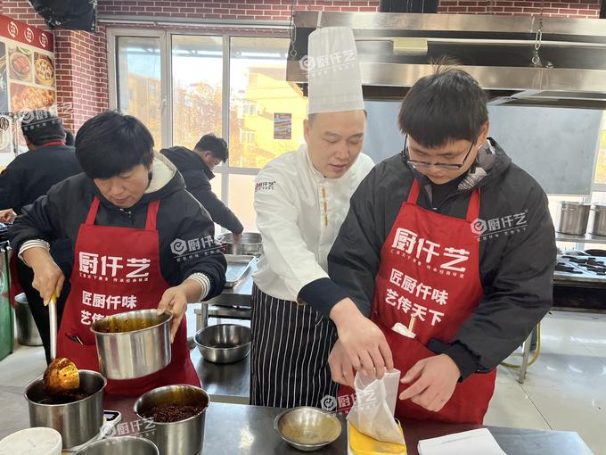 学卤味技术多少钱?厨仟艺帮你搞清楚:你花的钱都花在什么地方
