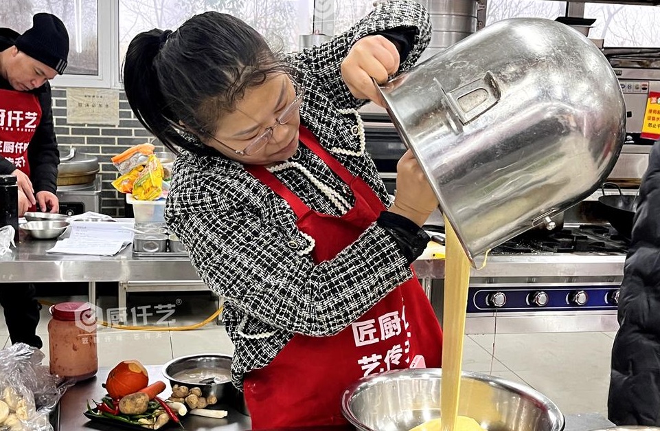 学烤炉鸡蛋灌饼学费大概多少钱？厨仟艺帮你算清楚