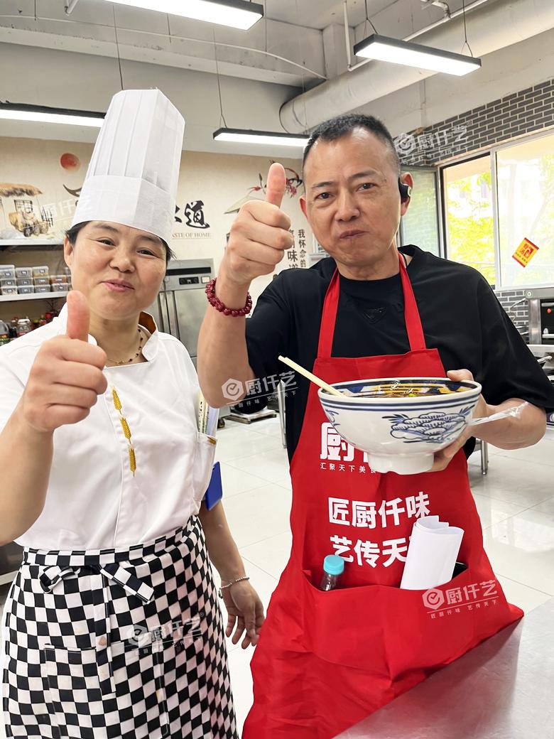 开一家酸辣粉店要多少钱?这笔创业账,帮你从头算到尾