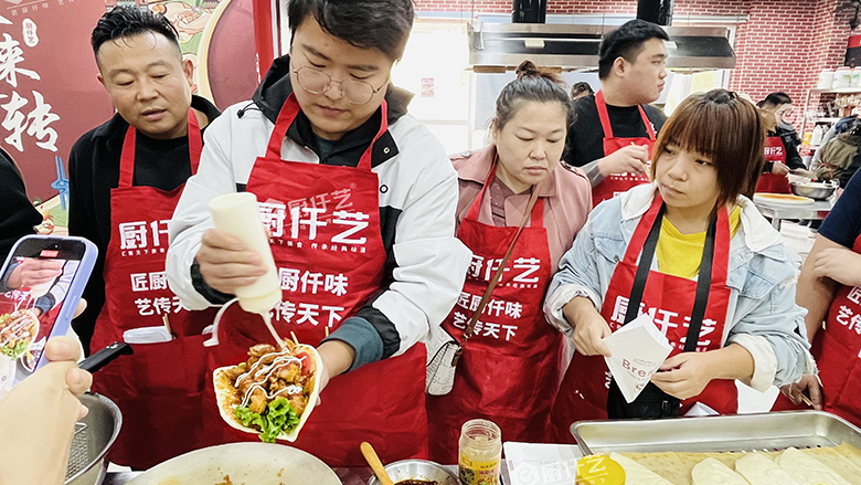 炸鸡馍的做法教程:从备料到出餐,手把手教学